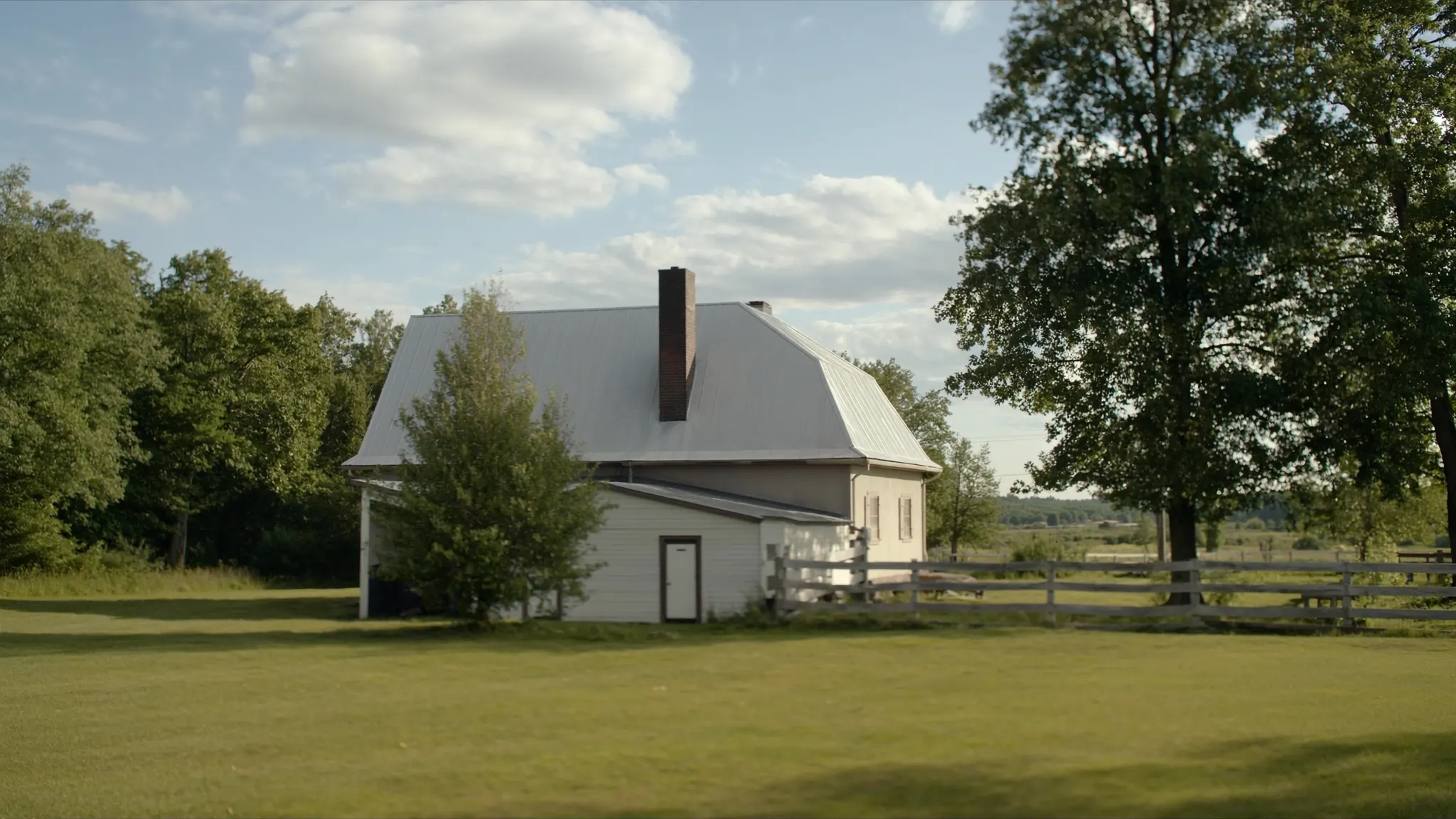 Lanaudière, marketing agency, traditional Quebec farmhouse surrounded by open fields